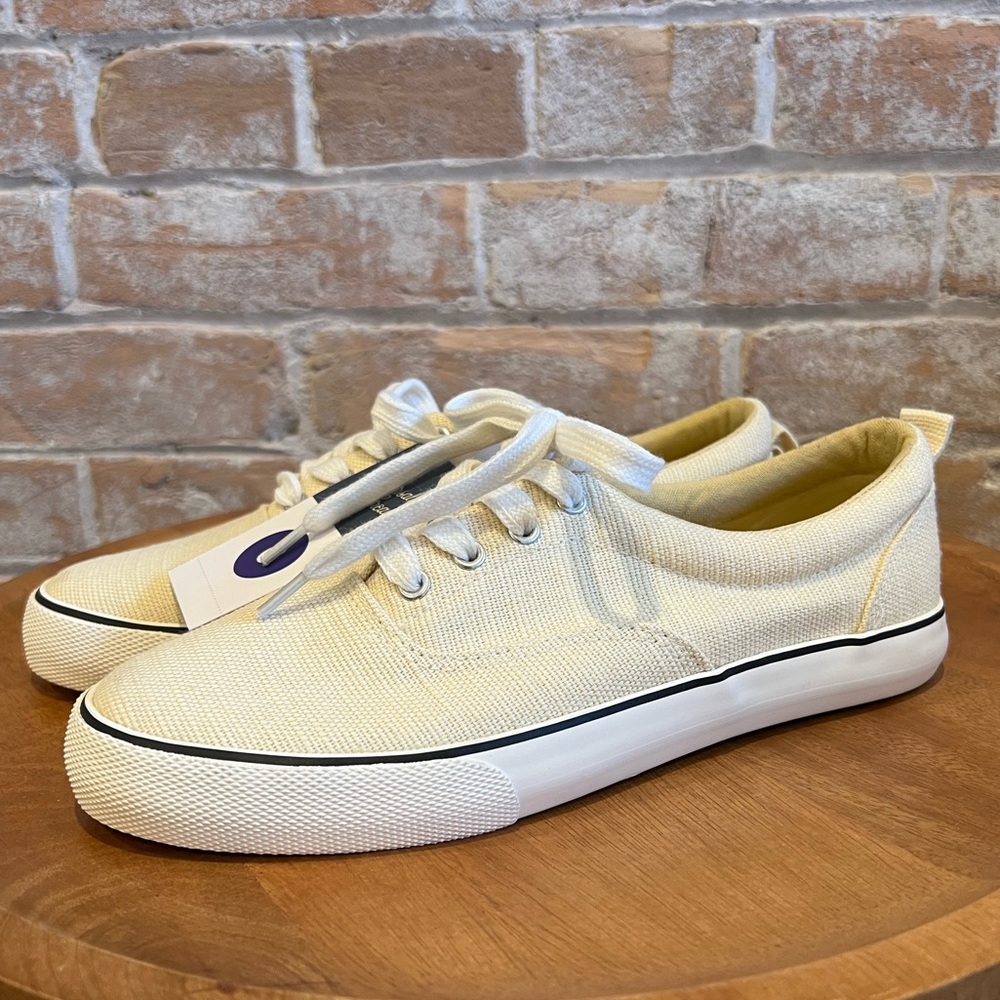 NWT Universal Thread Molly Shoes size 6
